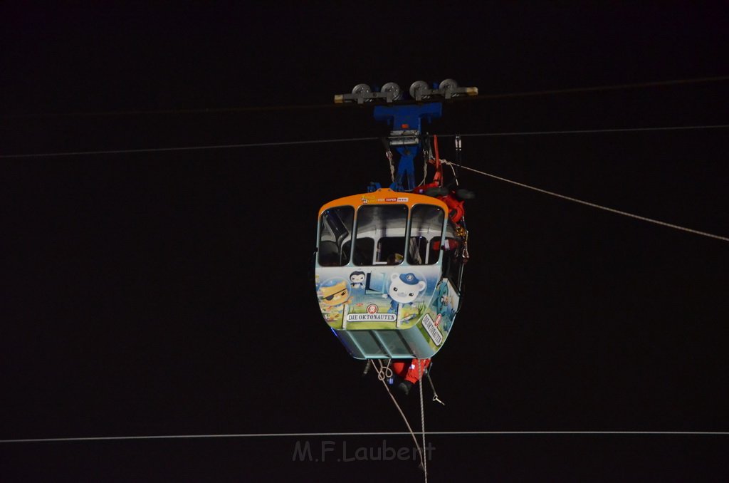 Einsatz BF Hoehenretter Koelner Seilbahn Hoehe Zoobruecke P2495.JPG